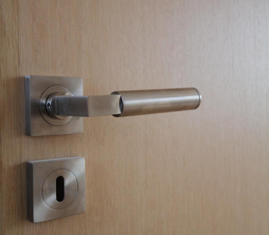 16 Poigne De Porte